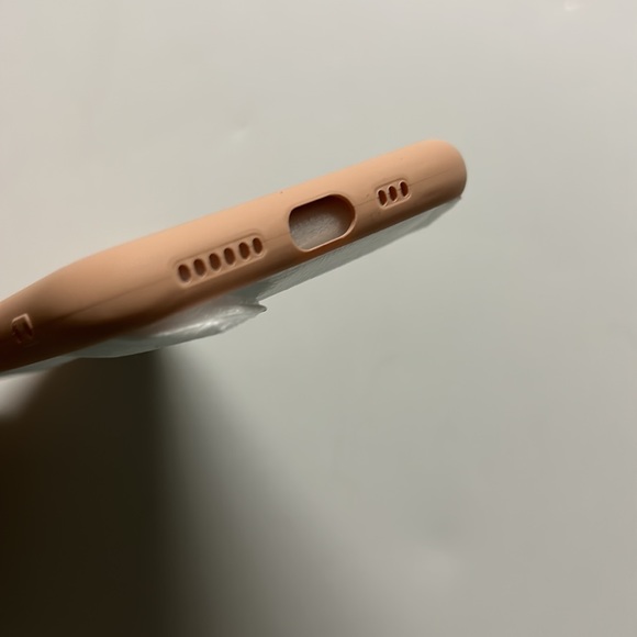 iPhone 11 Pro Case w/Accessories - Picture 7 of 7